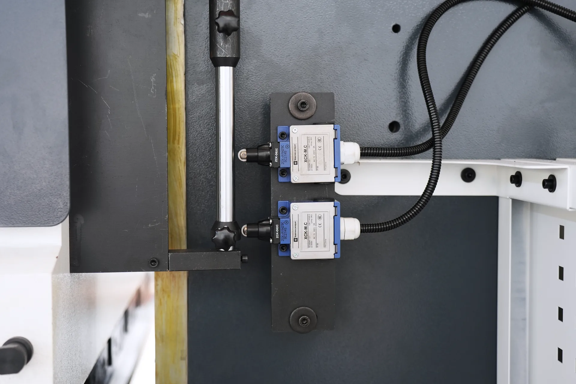 Y-axis stroke limit switch