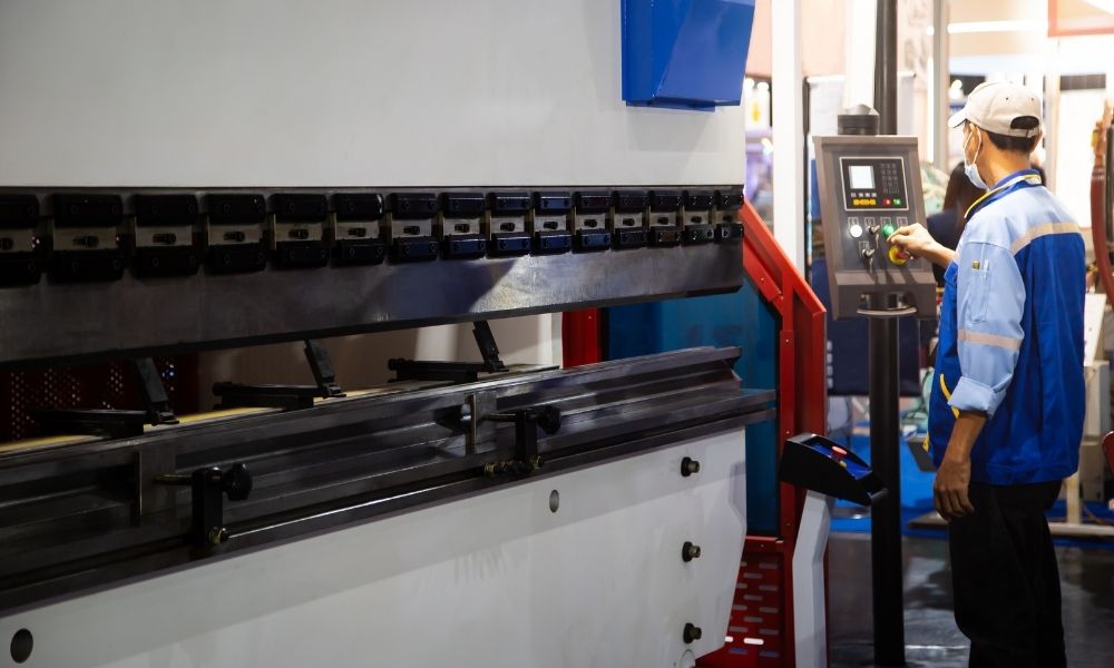 How to operate a cnc press brake safely