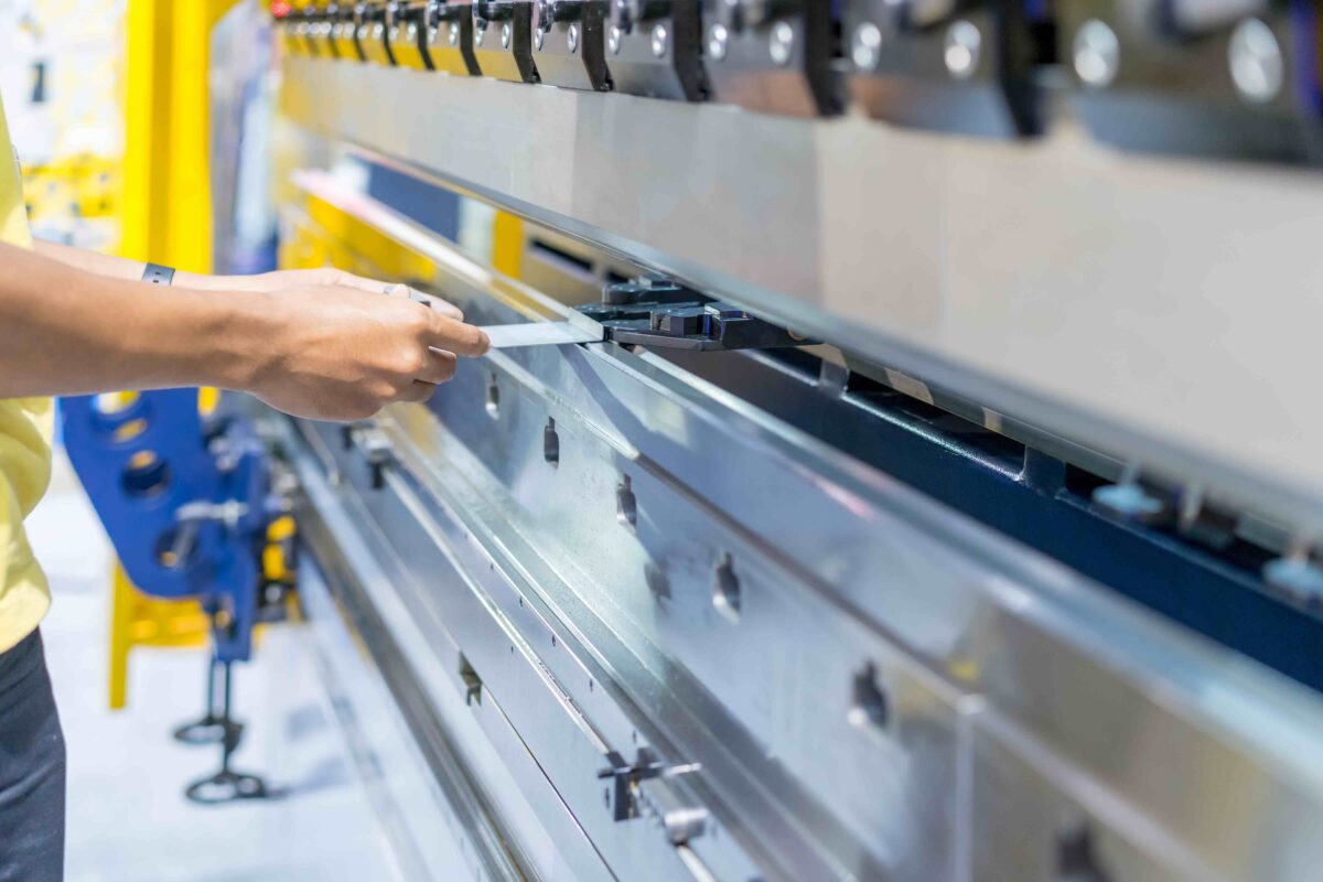 A guide to What Is the Difference Between Folding Machine and Press Brake