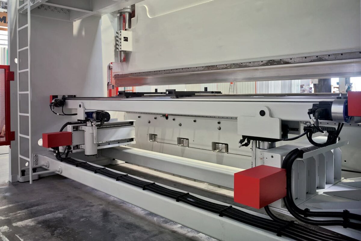 Vertical press brake